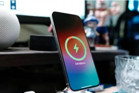 隆林苹果15换屏服务分享用什么充电器给iPhone15充电更好 